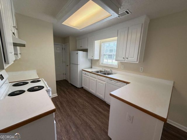 211 Ravenwood Court, Bethlehem, GA 30620