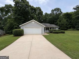 211 Ravenwood Court, Bethlehem, GA 30620