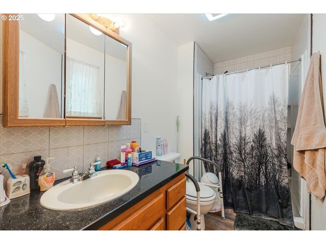 112 EYMAN CEMETERY Rd, Carson, WA 98610