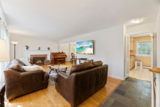 1130 E Lake Avenue, Glenview, IL 60025