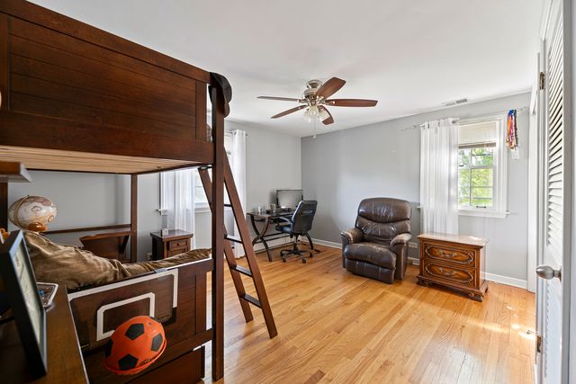 1130 E Lake Avenue, Glenview, IL 60025