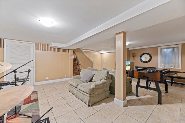 1130 E Lake Avenue, Glenview, IL 60025