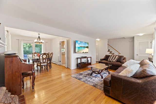 1130 E Lake Avenue, Glenview, IL 60025