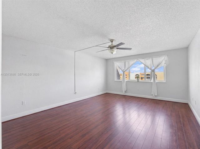 6950 Miami Gardens Dr 2-506, Hialeah, FL 33015