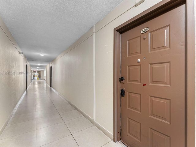 6950 Miami Gardens Dr 2-506, Hialeah, FL 33015