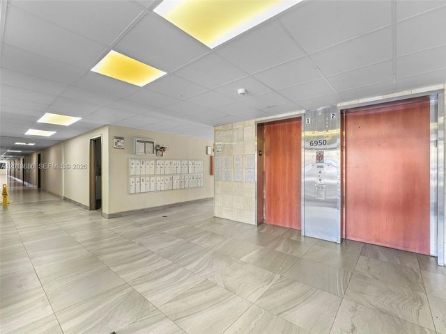 6950 Miami Gardens Dr 2-506, Hialeah, FL 33015