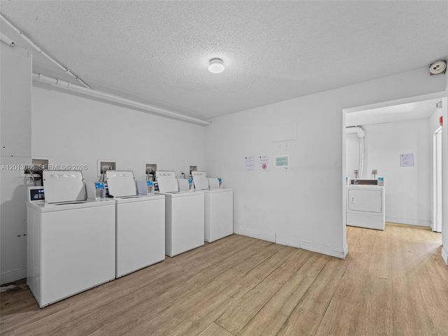 6950 Miami Gardens Dr 2-506, Hialeah, FL 33015