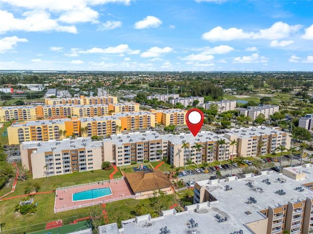 6950 Miami Gardens Dr 2-506, Hialeah, FL 33015