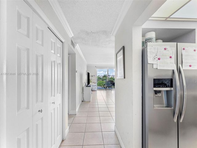 6950 Miami Gardens Dr 2-506, Hialeah, FL 33015