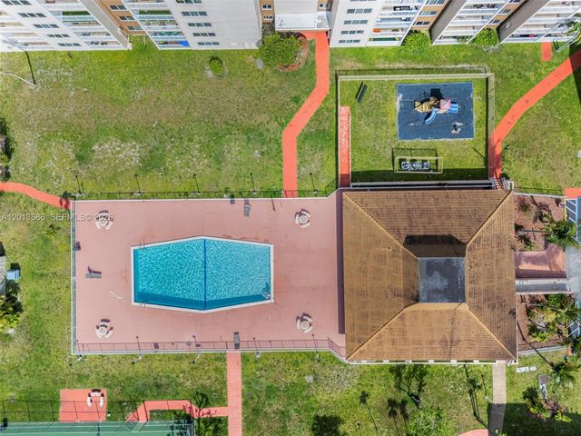 6950 Miami Gardens Dr 2-506, Hialeah, FL 33015