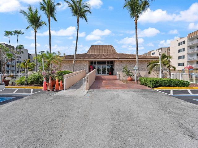6950 Miami Gardens Dr 2-506, Hialeah, FL 33015