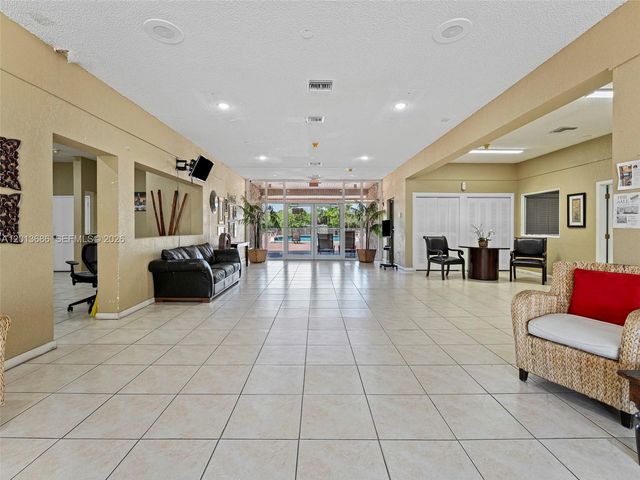 6950 Miami Gardens Dr 2-506, Hialeah, FL 33015