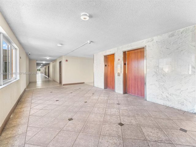 6950 Miami Gardens Dr 2-506, Hialeah, FL 33015
