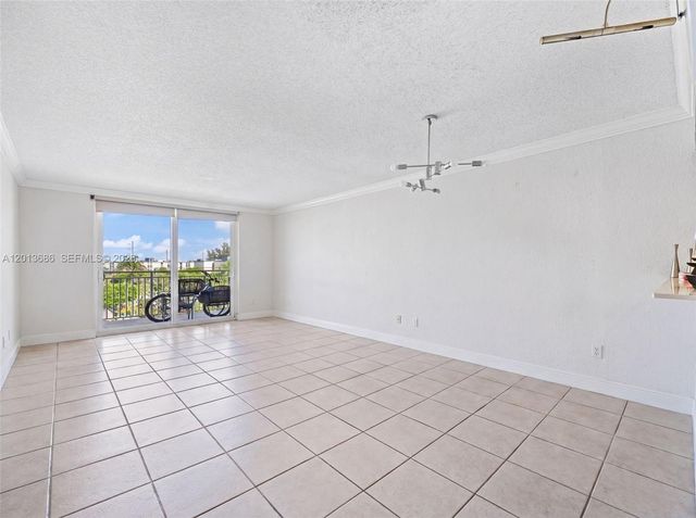 6950 Miami Gardens Dr 2-506, Hialeah, FL 33015