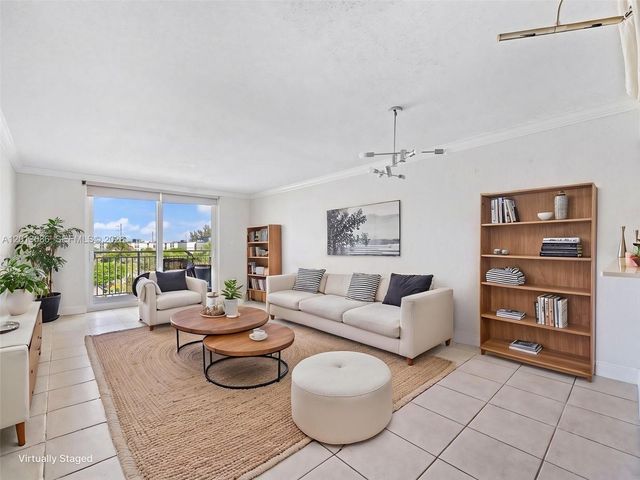 6950 Miami Gardens Dr 2-506, Hialeah, FL 33015