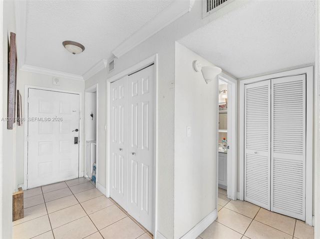 6950 Miami Gardens Dr 2-506, Hialeah, FL 33015