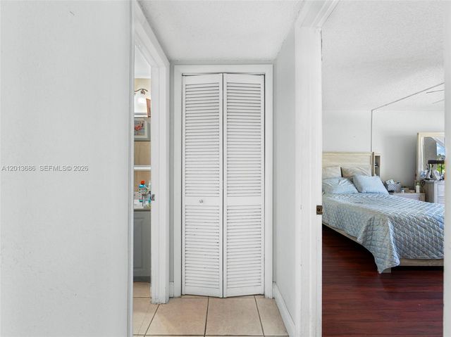 6950 Miami Gardens Dr 2-506, Hialeah, FL 33015