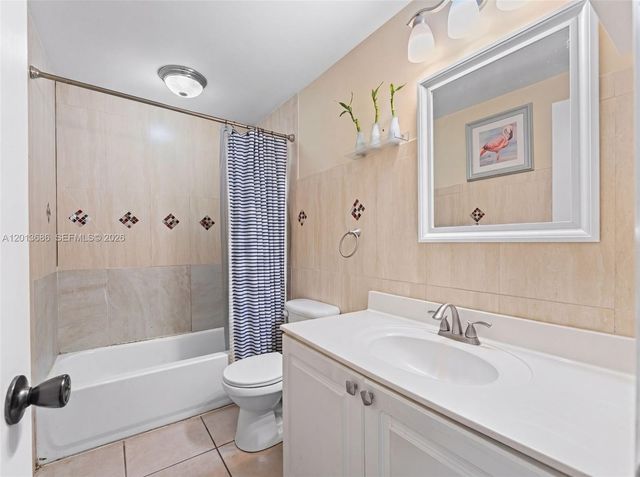 6950 Miami Gardens Dr 2-506, Hialeah, FL 33015