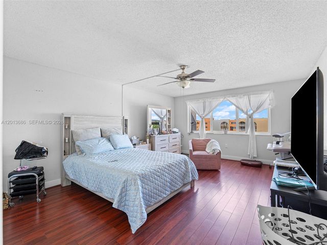 6950 Miami Gardens Dr 2-506, Hialeah, FL 33015