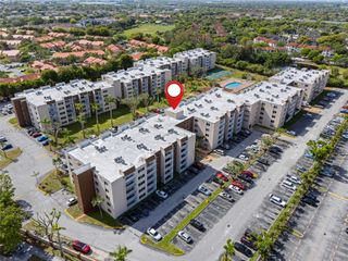 6950 Miami Gardens Dr 2-506, Hialeah, FL 33015