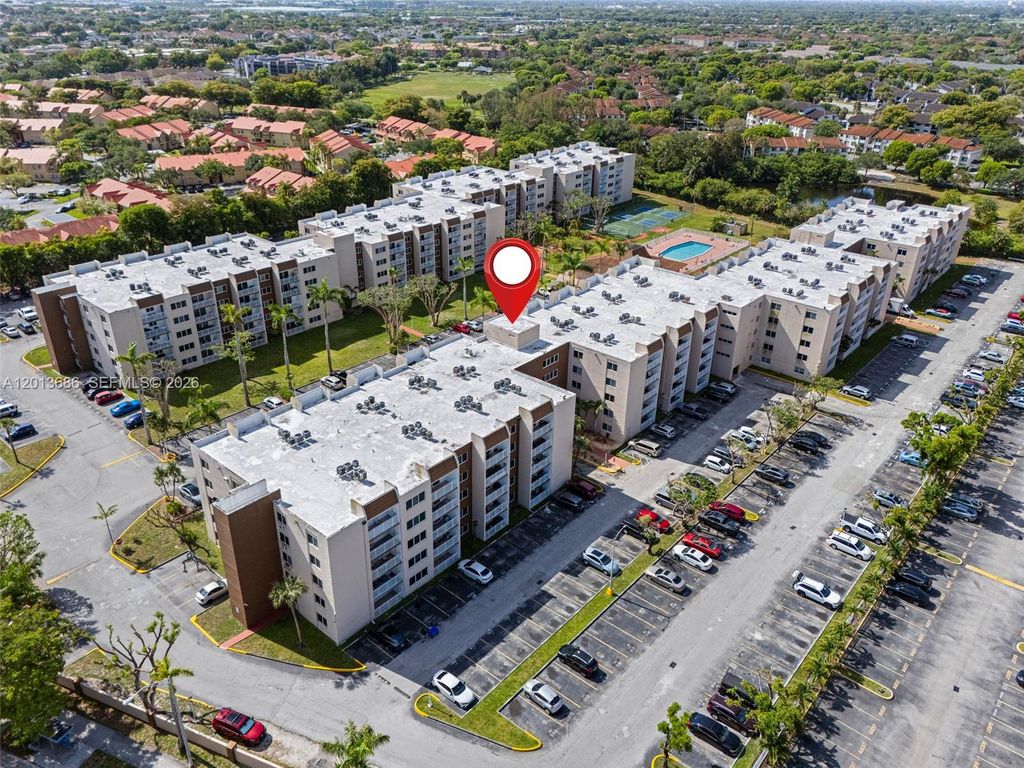 6950 Miami Gardens Dr 2-506, Hialeah, FL 33015