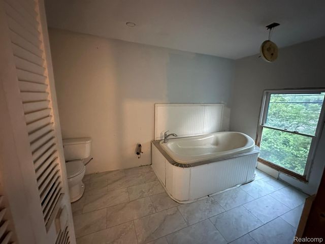 12 Oak Street, Ypsilanti, MI 48198