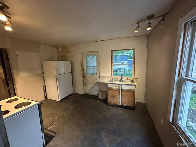 12 Oak Street, Ypsilanti, MI 48198