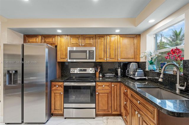 6233 Rodman St, Hollywood, FL 33023