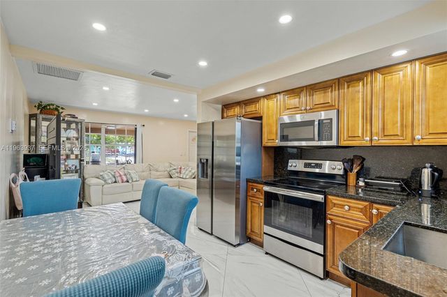 6233 Rodman St, Hollywood, FL 33023