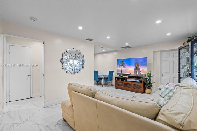 6233 Rodman St, Hollywood, FL 33023