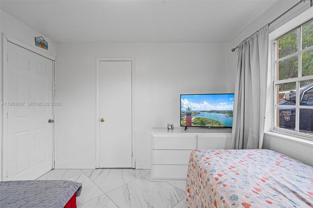 6233 Rodman St, Hollywood, FL 33023