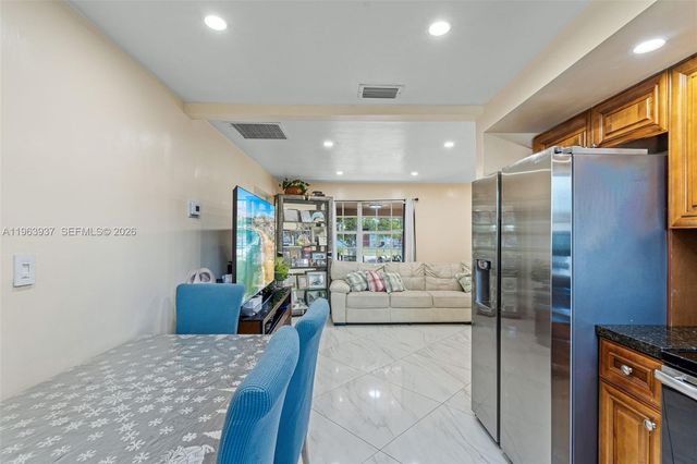 6233 Rodman St, Hollywood, FL 33023