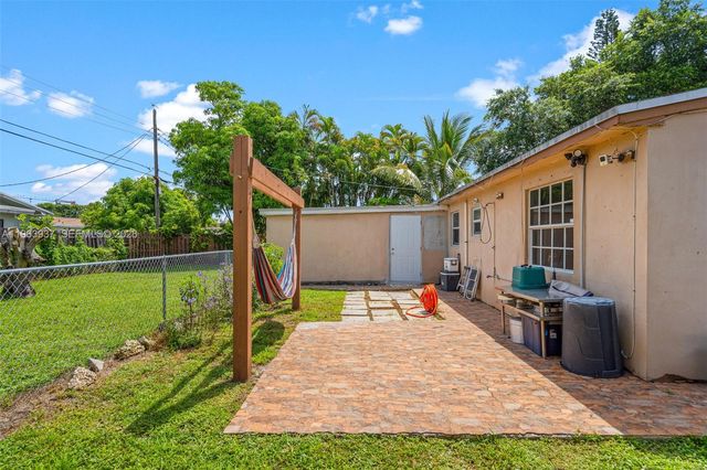 6233 Rodman St, Hollywood, FL 33023
