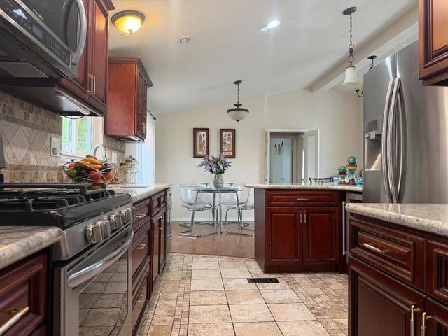 140 S Rengstorff Avenue, Mountain View, CA 94040