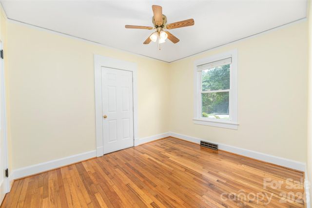 3 Enka Oak Street, Candler, NC 28715