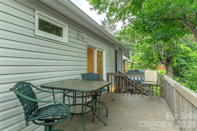 3 Enka Oak Street, Candler, NC 28715