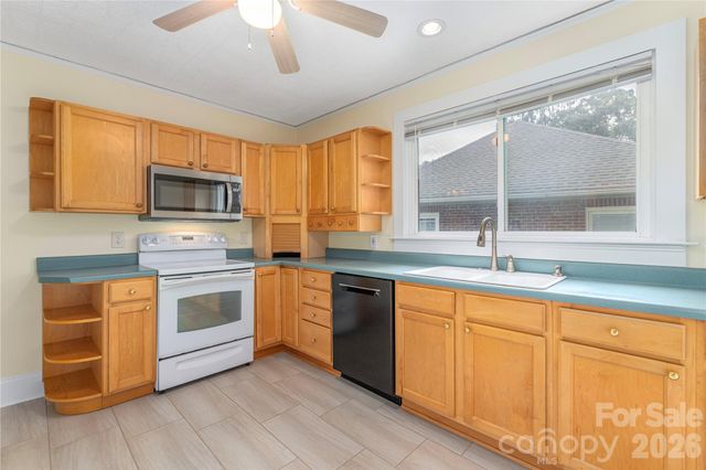 3 Enka Oak Street, Candler, NC 28715