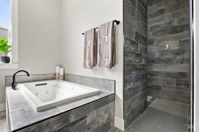 25400 Havard Oak Pl, Caldwell, ID 83607