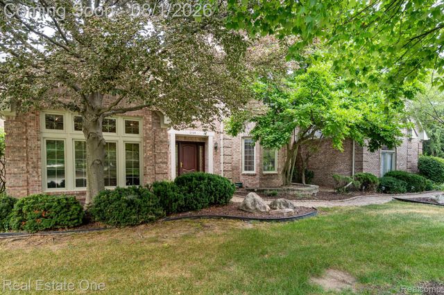 2038 Haverford Drive, Troy, MI 48098