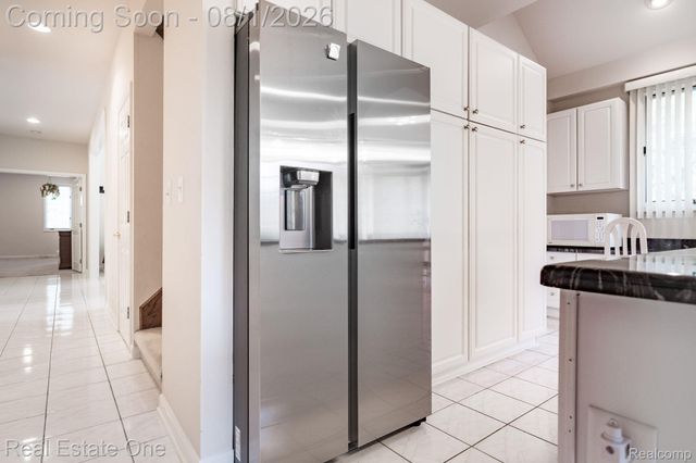 2038 Haverford Drive, Troy, MI 48098