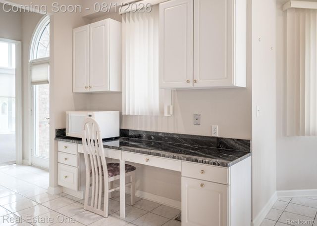 2038 Haverford Drive, Troy, MI 48098
