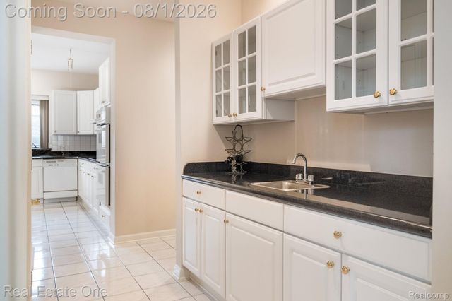 2038 Haverford Drive, Troy, MI 48098