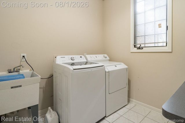 2038 Haverford Drive, Troy, MI 48098
