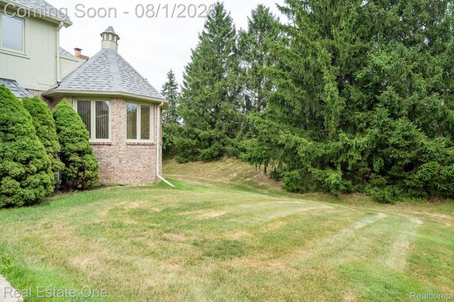 2038 Haverford Drive, Troy, MI 48098