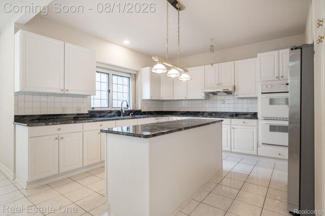 2038 Haverford Drive, Troy, MI 48098