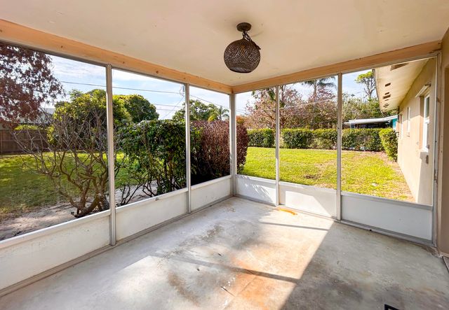 4709 Sunset Boulevard, Fort Pierce, FL 34982