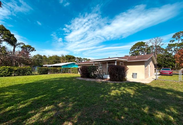 4709 Sunset Boulevard, Fort Pierce, FL 34982