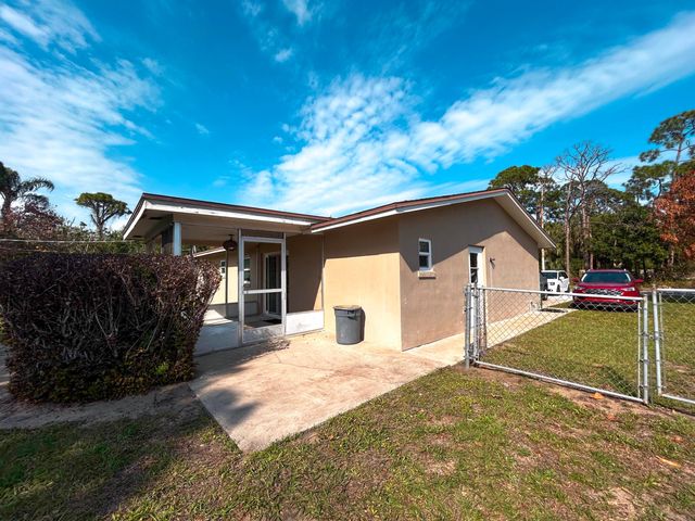 4709 Sunset Boulevard, Fort Pierce, FL 34982