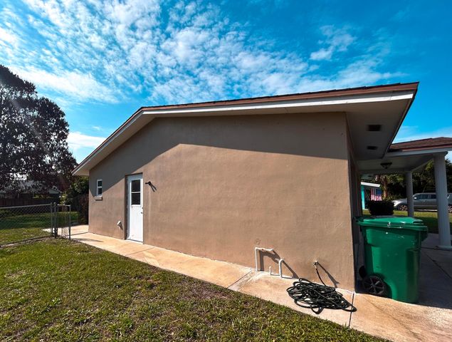 4709 Sunset Boulevard, Fort Pierce, FL 34982