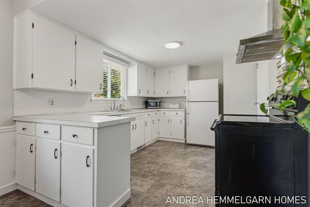 354 W 31st Street, Holland, MI 49423